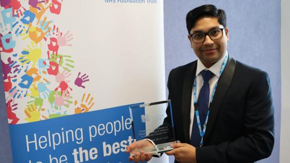 Deepak Agnihotri with award